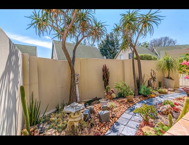 3 BEDROOM TOWNHOUSE FOR SALE IN SONNEGLANS